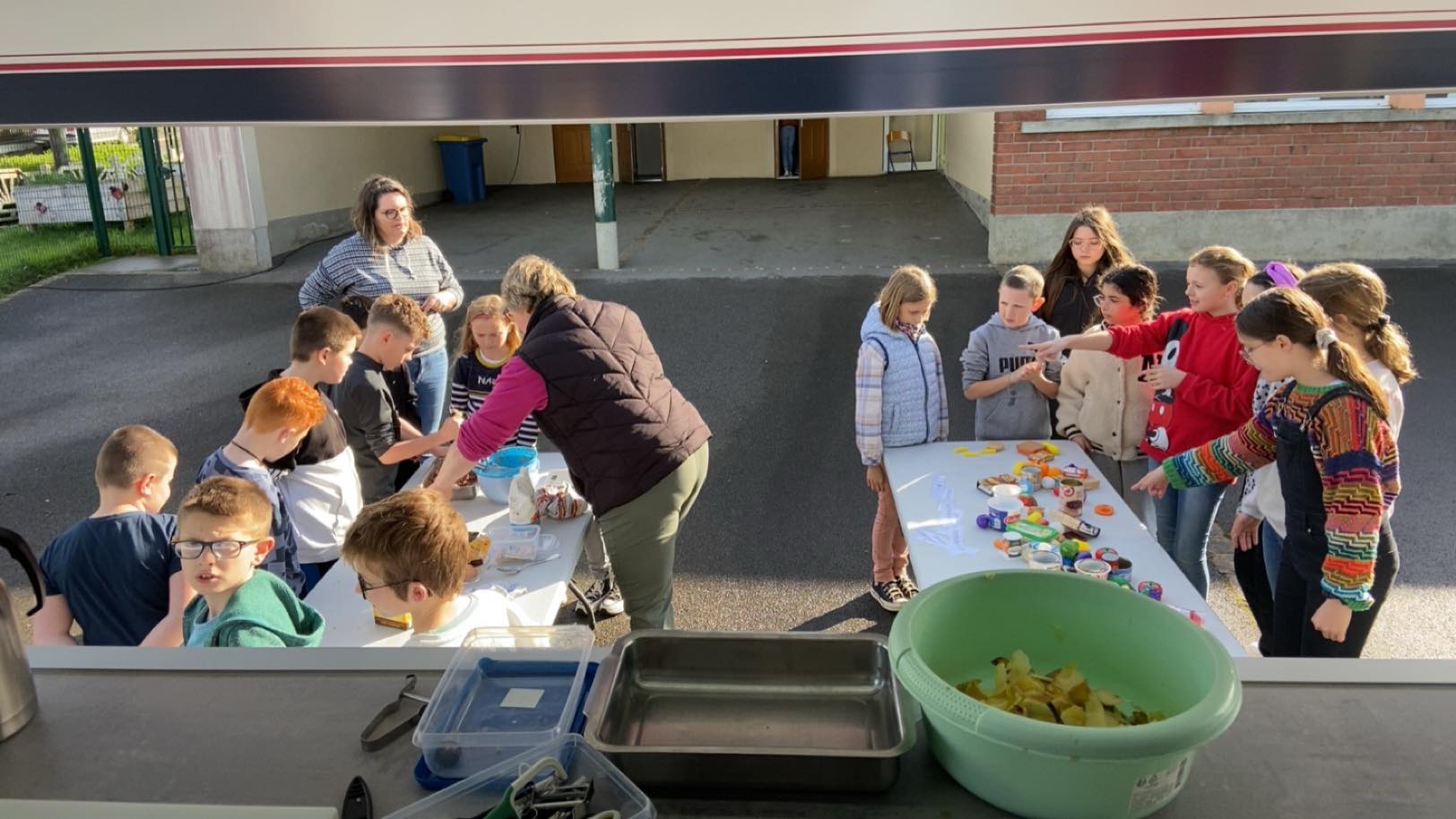 <div>Atelier "petit déjeuner anglais" pour la semaine du goût à l'école d'Aubenton</div>